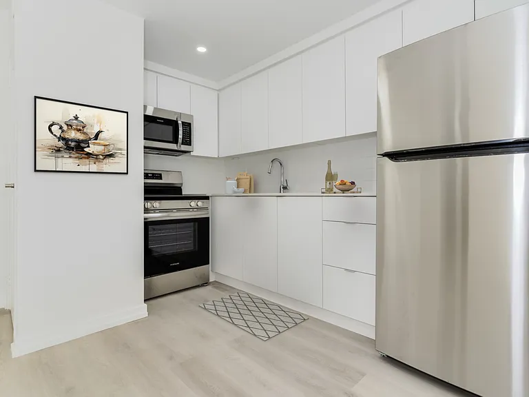 33 Erskine Ave — Photo 15
