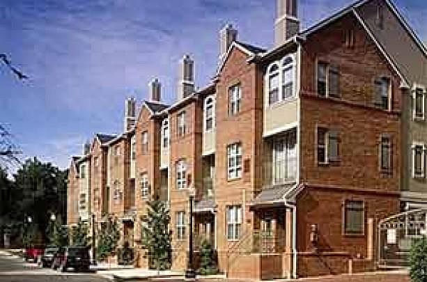 2nd image of 2406 Ellis St APT 104