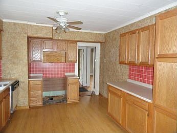 3rd image of 915 Delaware Ave