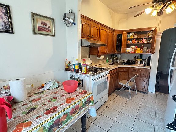 5th image of 7291 Calamus Avenue