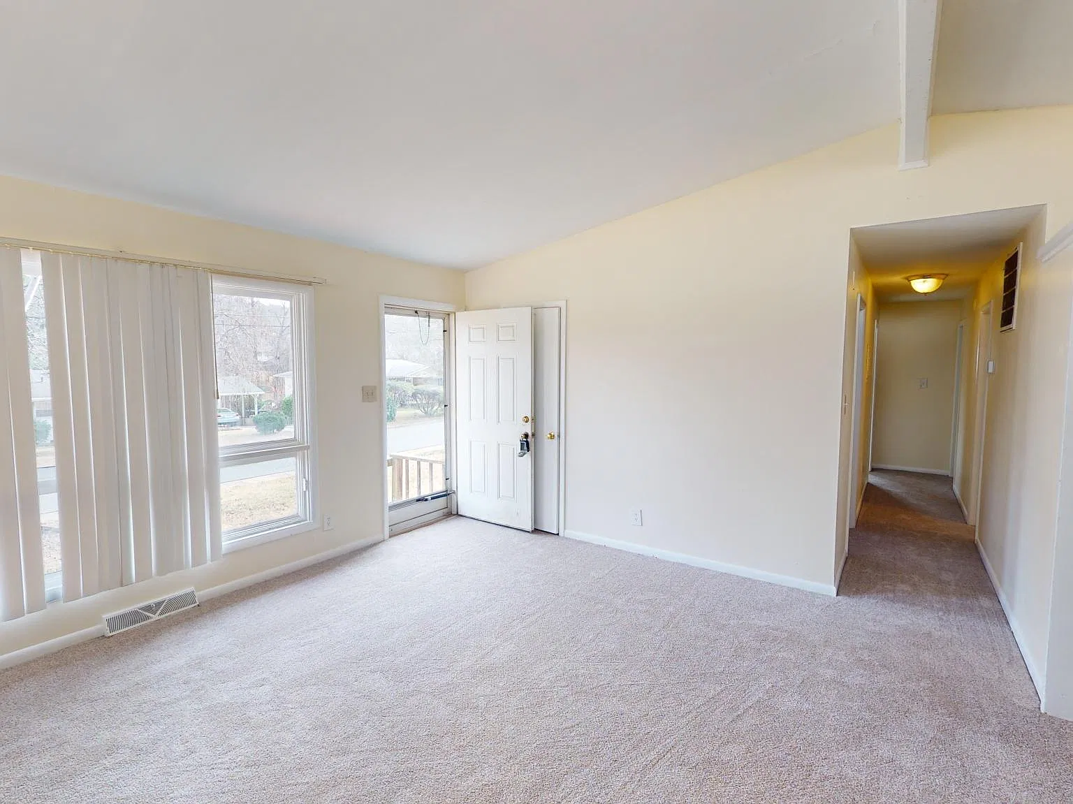 1318 Argonne Blvd — Photo 4