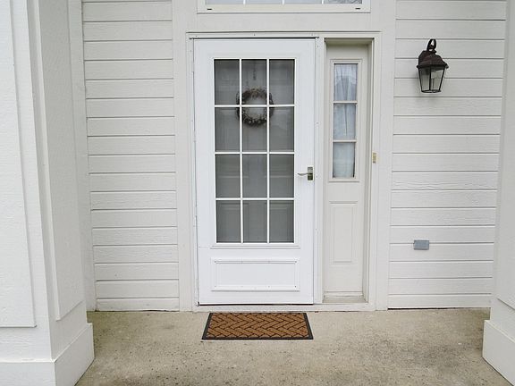 3rd image of 1303 Spencer Ln #1303