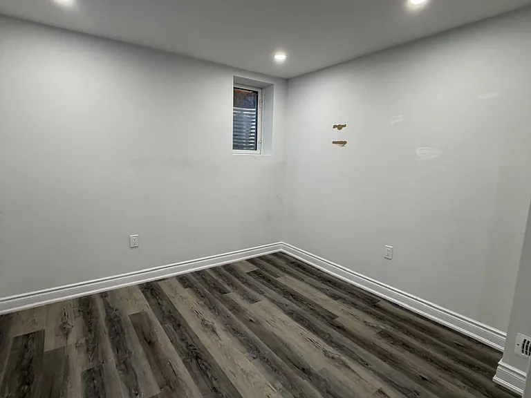 216 Fleetwood Dr — Photo 10