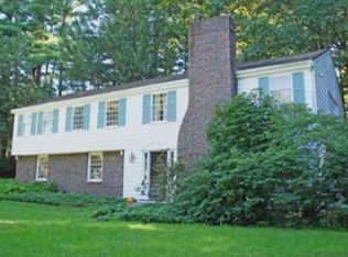 8 Alexandra Rd, Lynnfield, MA 01940