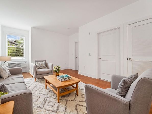 115 Main St #208