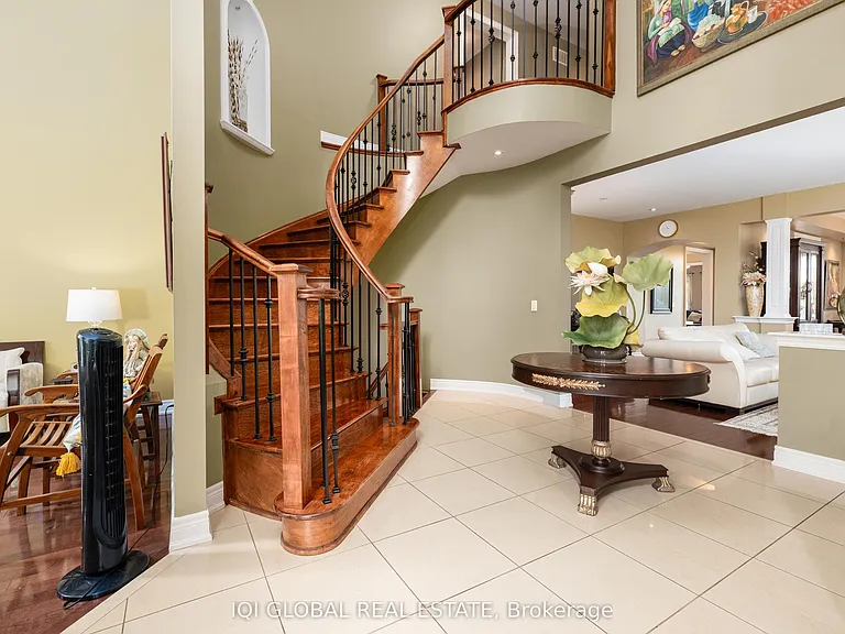 2395 Lyndhurst Dr — Photo 12