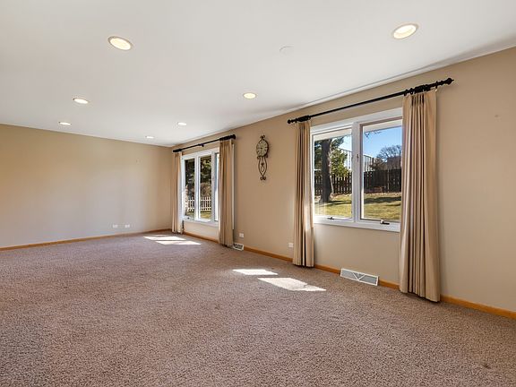 3rd image of 3811 Candlewood Dr
