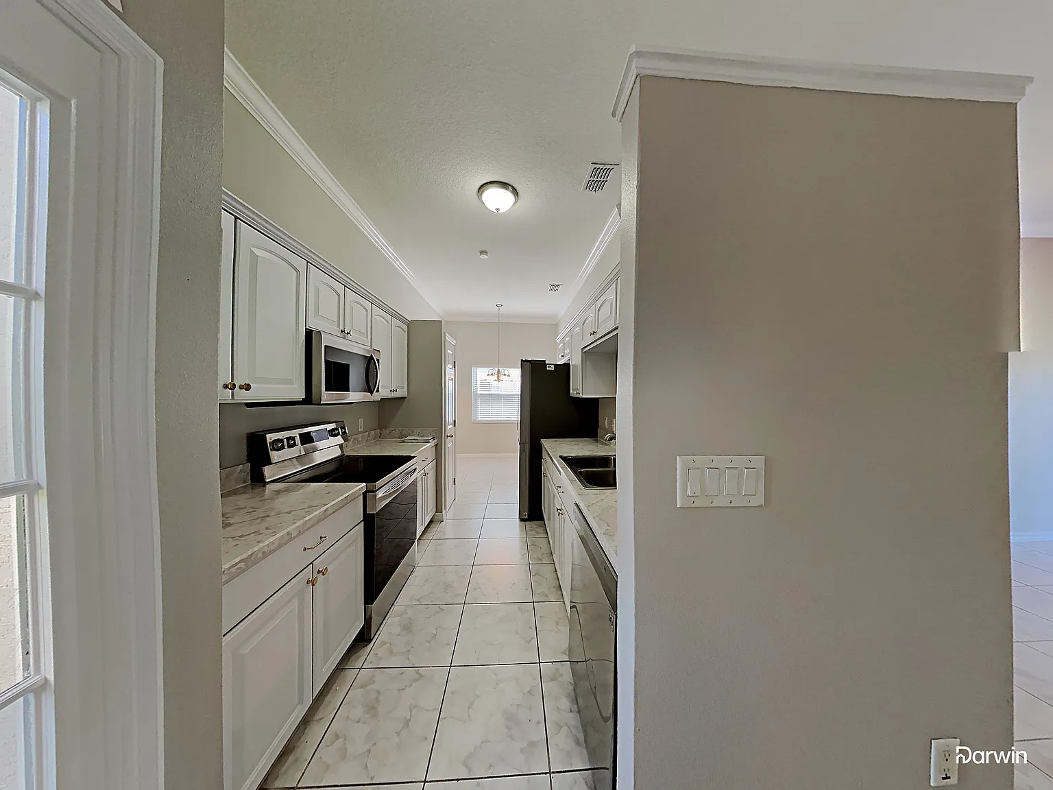 3 bed, 2.0 bath, 1011 sqft, $2,305 — Photo 3