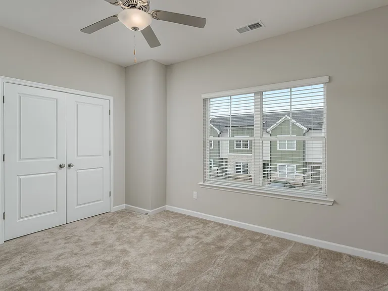 Edgewood Condos — Photo 17