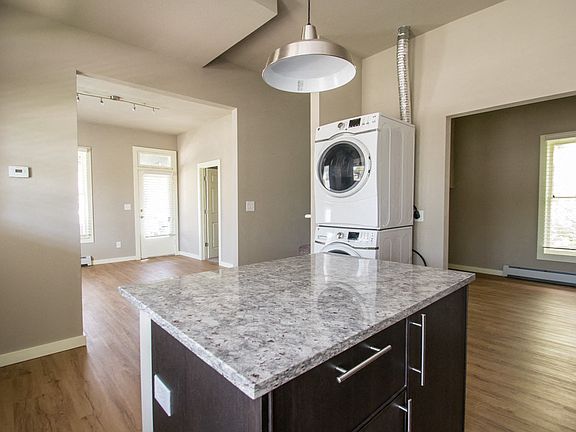 1806 17th Street A Kitchen Island