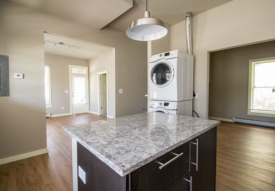 1806 17th Street A Kitchen Island