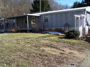 136 High St, Clifton, WV 25260