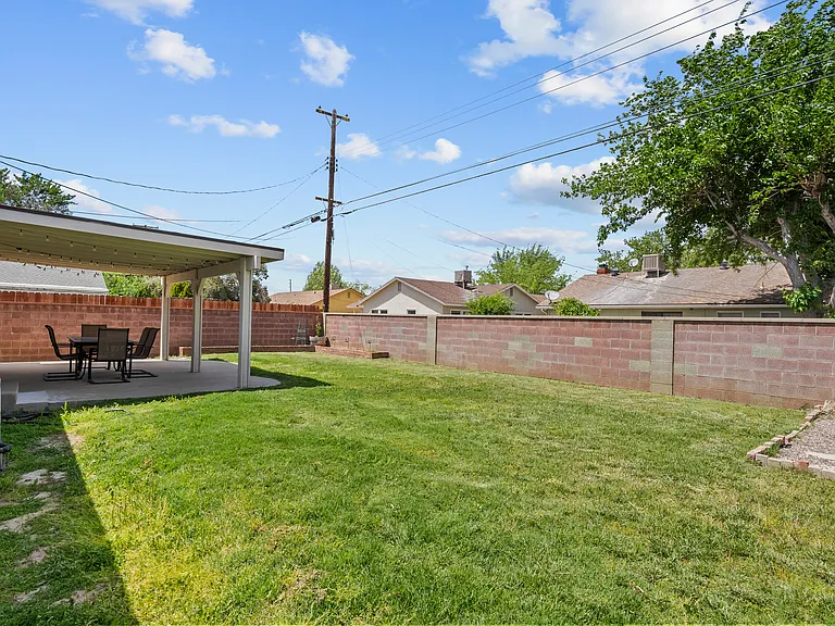 809 W Avenue J10 — Photo 33