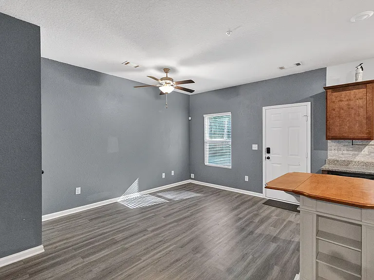 1110 Highwood Ln — Photo 8