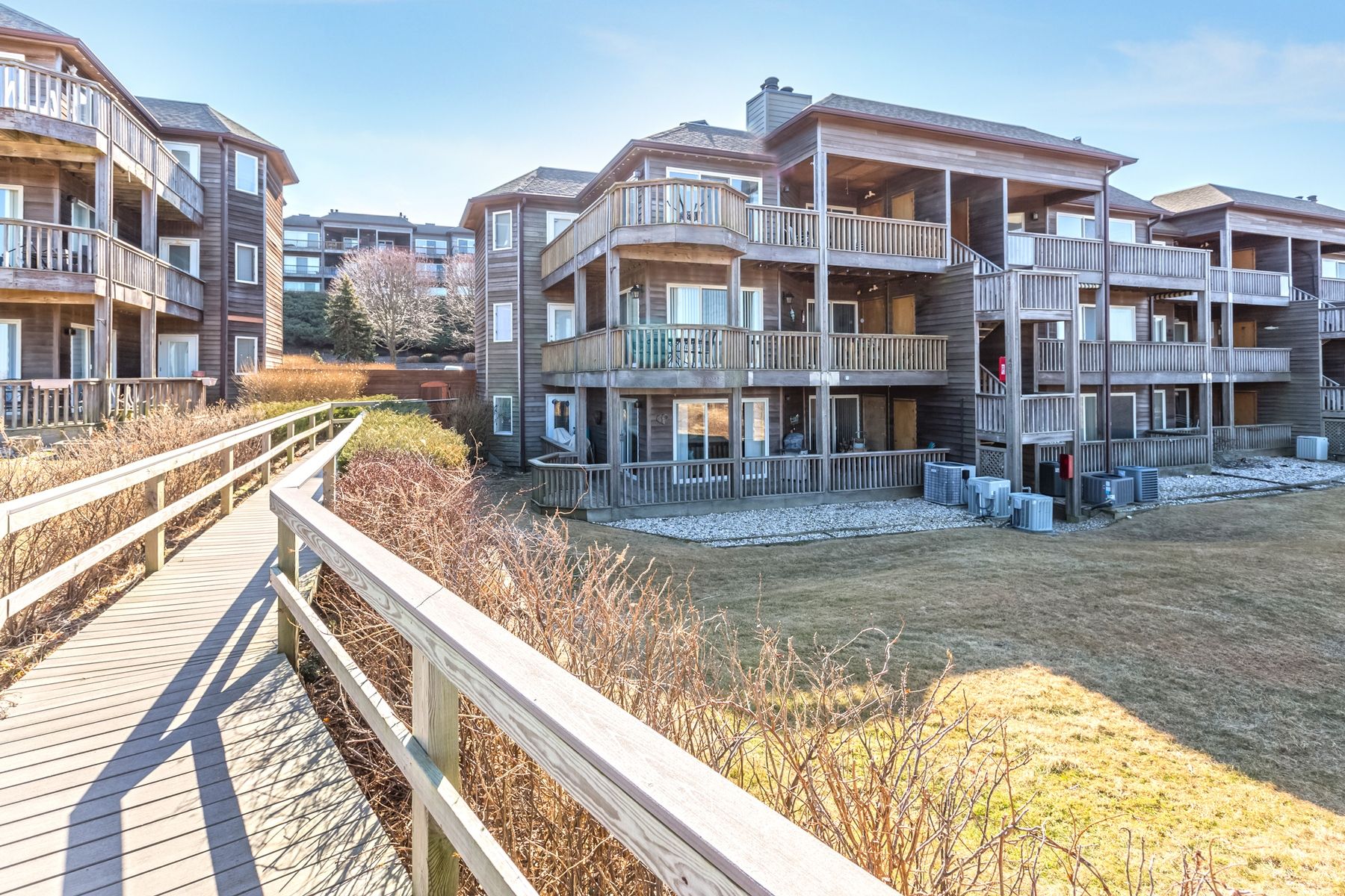 401 Fox Hill Dr, Baiting Hollow, NY 11933 Out East