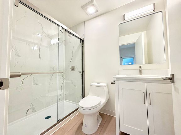 5th image of 1256 Howard St #202