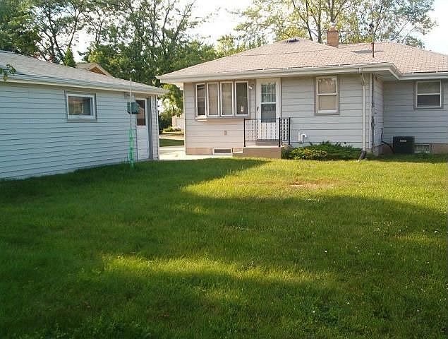 2nd image of 221 Beech St