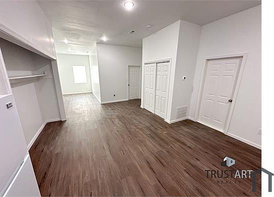 4th image of 2317 N 15th St #1