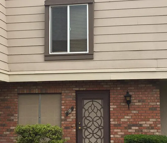 909 E Lodge Dr — Photo 1