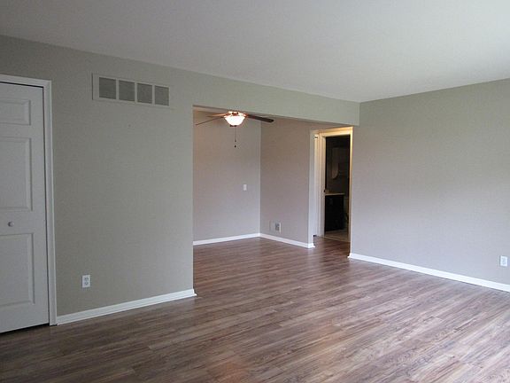 3rd image of 32700 Harper Ave
