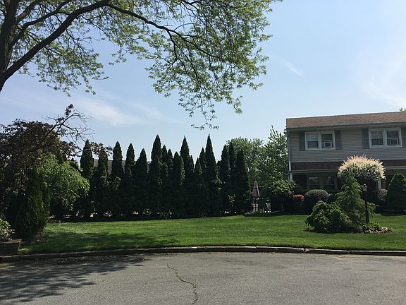 2nd image of 10 Avelaine Ct