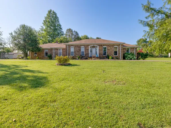 211 Beth St, Mc Ewen, TN 37101