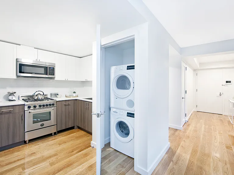 387 Bleecker St #2B — Photo 8