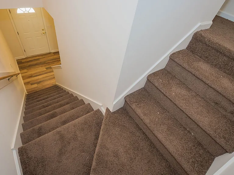 403 Parkview Ct — Photo 38