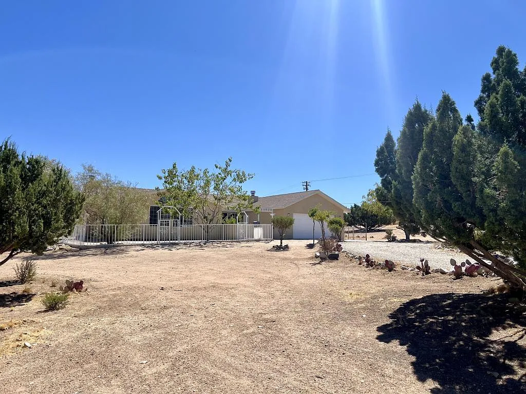 21925 Fort Tejon Rd — Photo 2