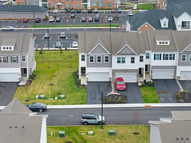 34 Marion Ave — Photo 31
