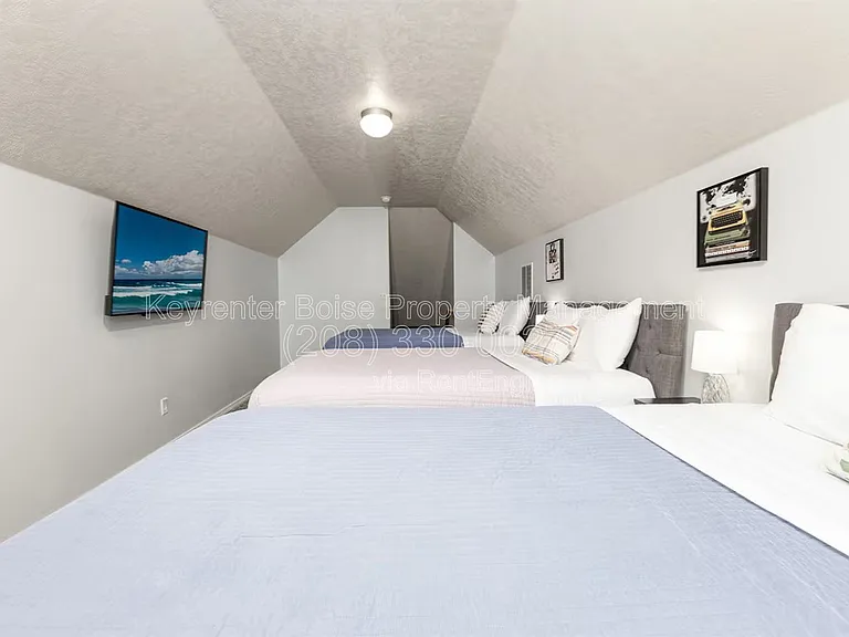 879 N Traquair Pl — Photo 27