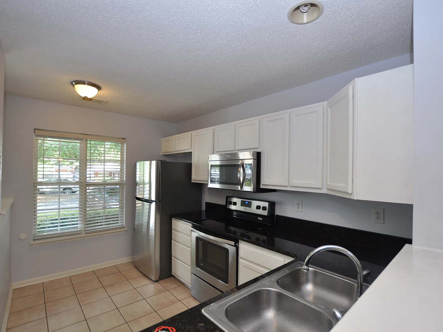 2 bed, 2.5 bath, 1100 sqft, $1,600 — Photo 4