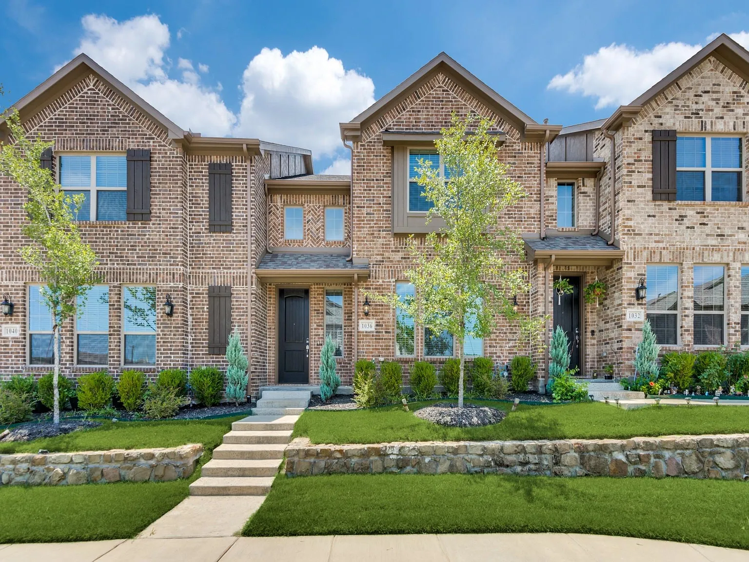 1036 Foxglove Dr — Photo 1