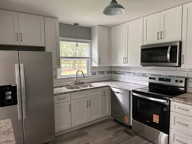 3 bed, 1272 sqft, $2,400 — Photo 3