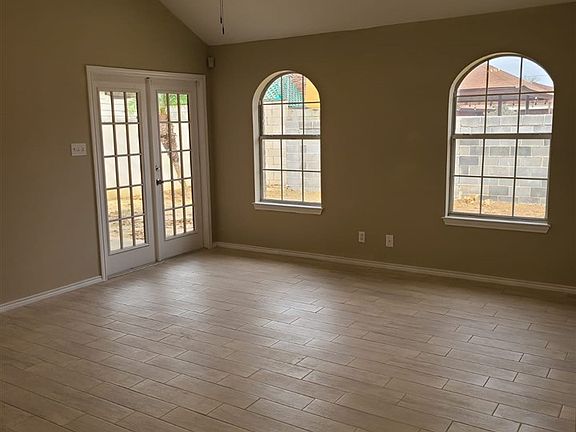 2nd image of 1904 Silverwood Dr