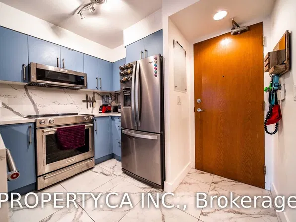 219 Fort York Blvd #318, Toronto, ON M5V 1B1