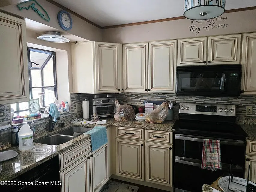 870 Spirea Drive - 1 — Photo 3