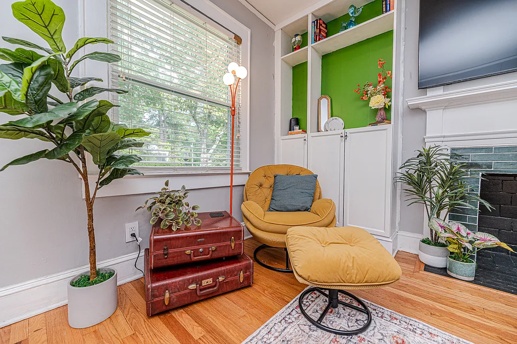 2 bed, 1151 sqft, $2,400 — Photo 3