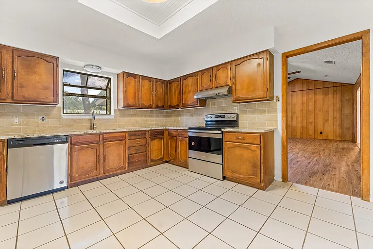 1376 Poppy Ln — Photo 12
