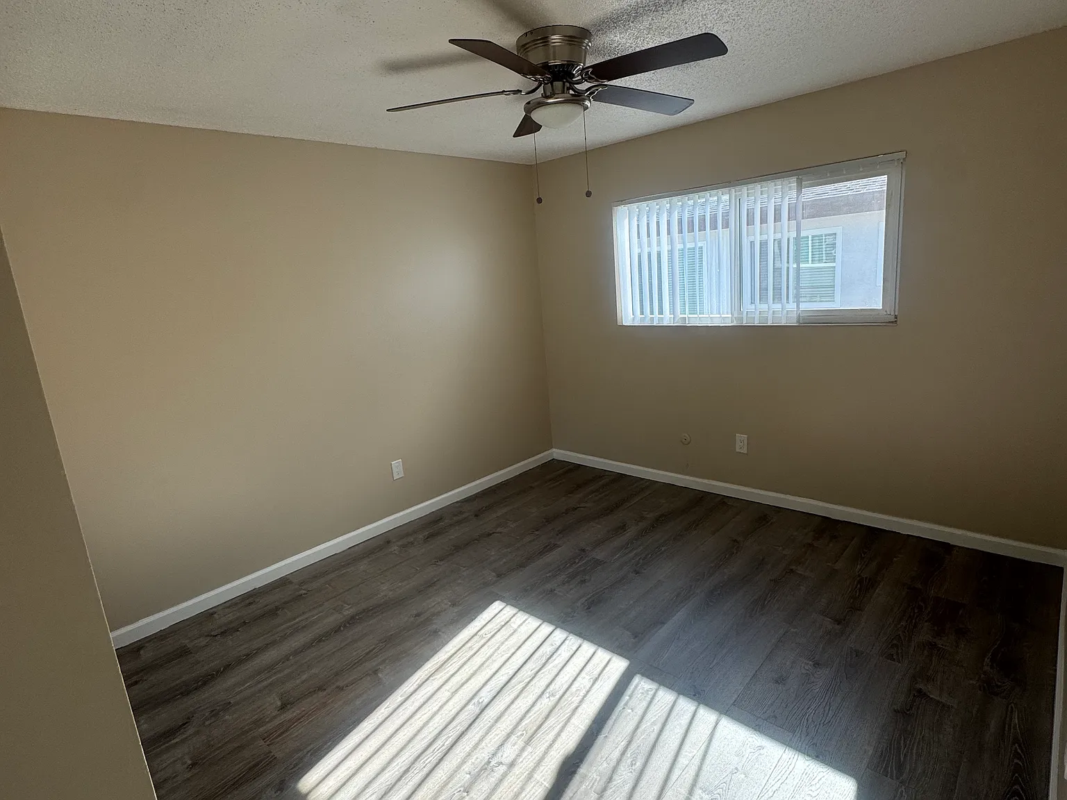 2 bed, 800 sqft, $2,400 — Photo 3
