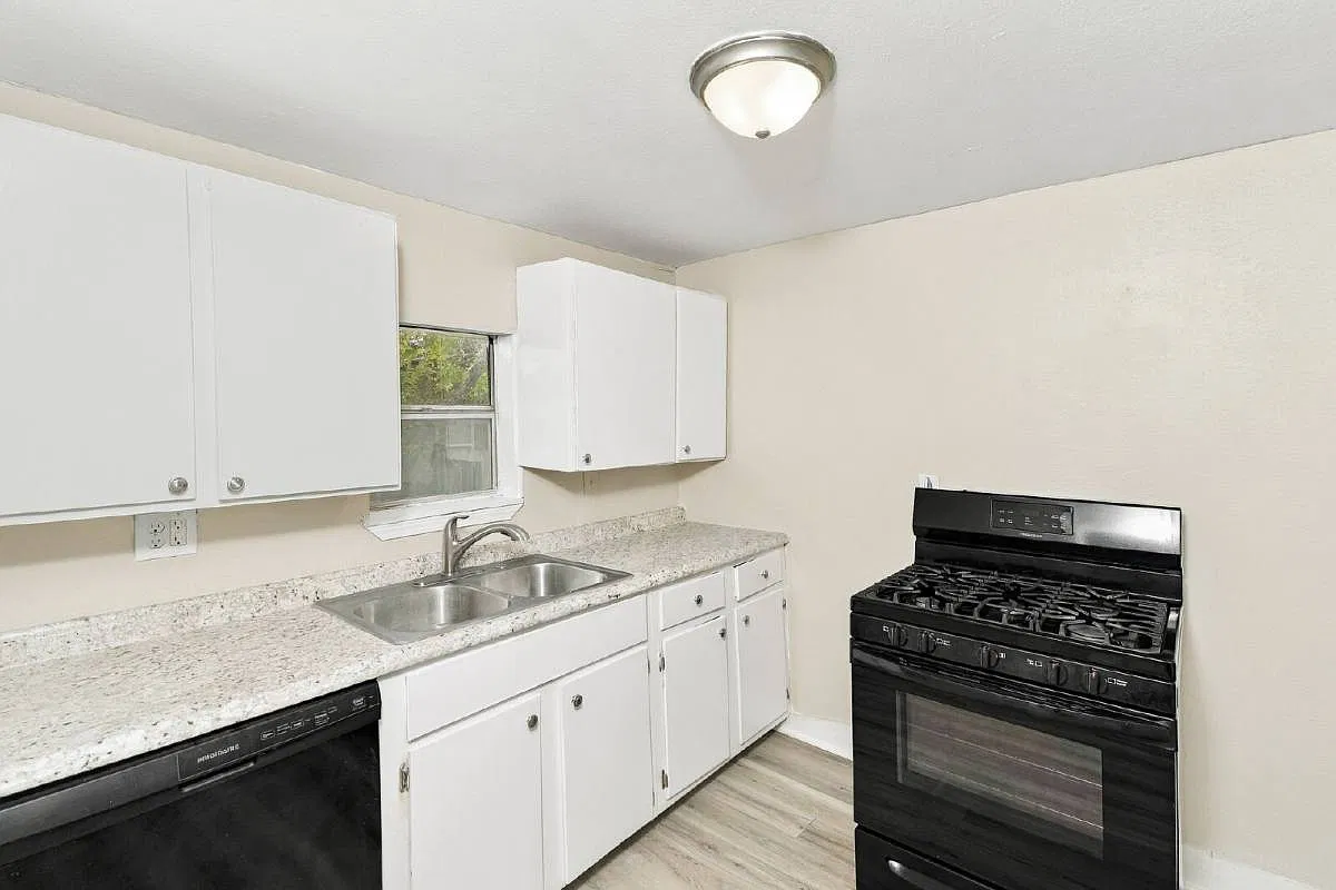 3816 W 59th St in Tulsa, OK 74107 — Photo 4