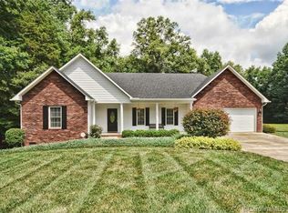 820 Willow Ln, Harrisburg, NC 28075