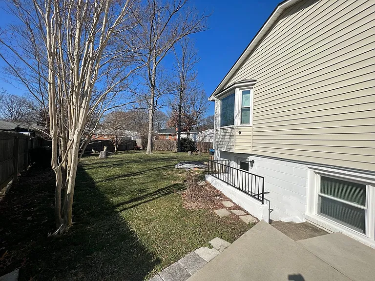 2508 Saint John Pl — Photo 37