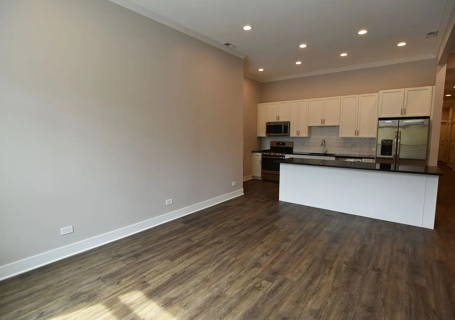 3212 N. Halsted — Photo 2