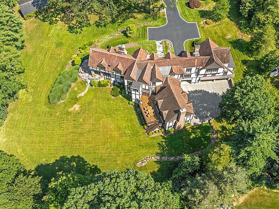 2nd image of 4 Commodore Avenue