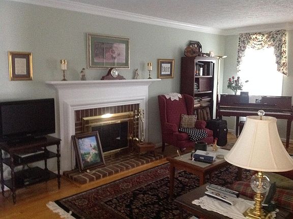 2nd image of 210 Shady Oak Dr