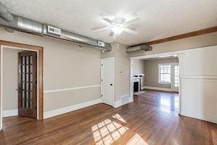 5th image of 3871 Farnam St #6