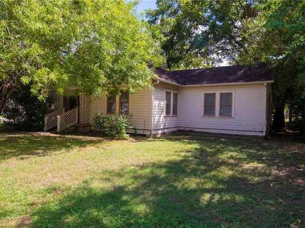 108 Marburger St, Smithville, TX 78957