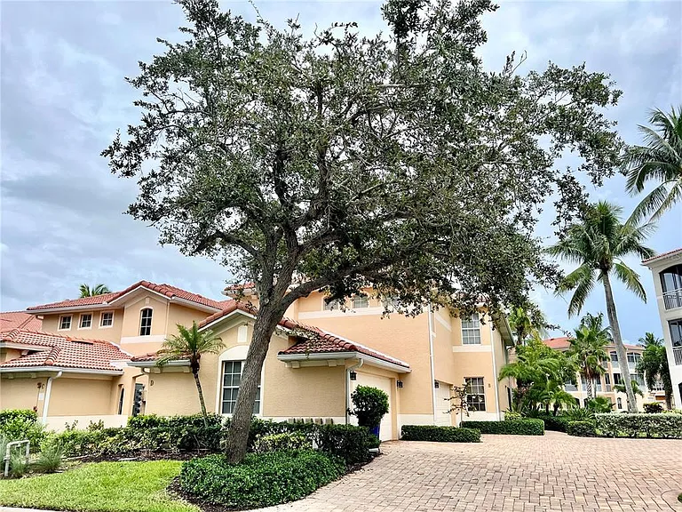 3304 Sunset Key Cir #D — Photo 2
