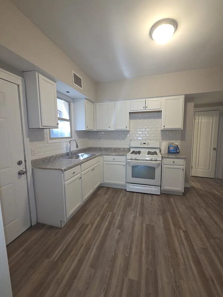 Building Photo - 4006 Alder St #1F